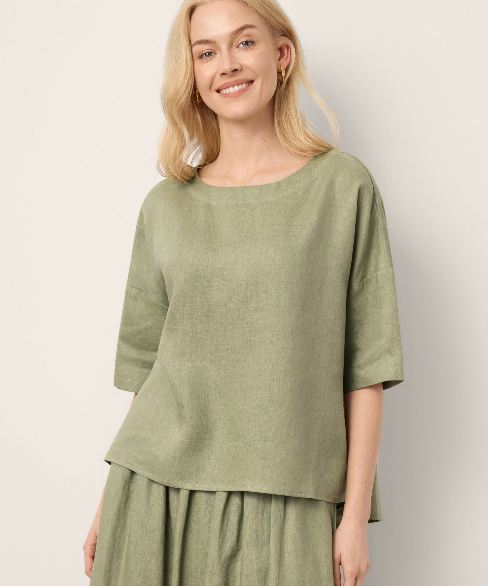 100% Linen Drop Shoulder Shirred Back High-Low Hem Top LINDSEY