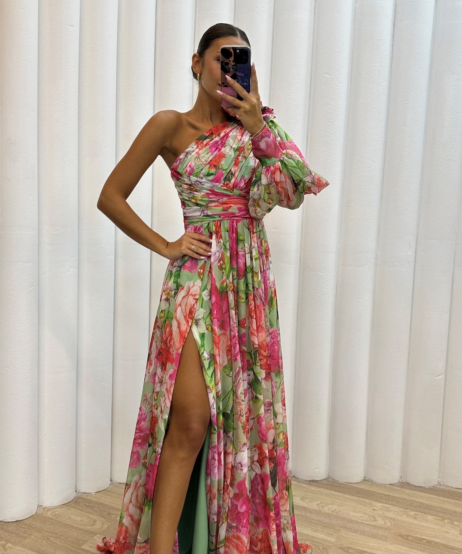 Whitney - Elegant and Flowing Dress